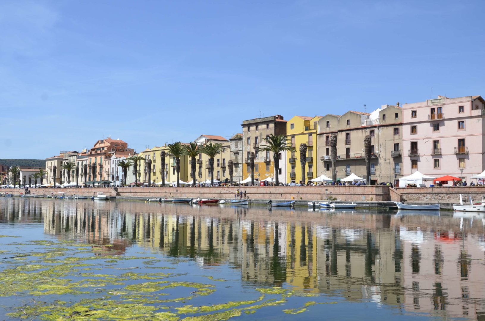 Rzeka i budynki nad nią