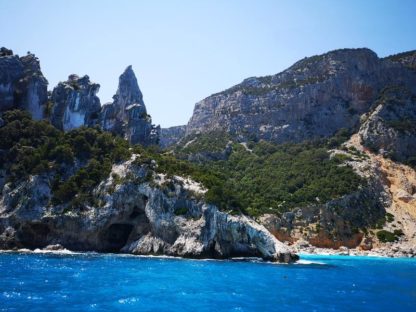 sardynia-cala-goloritze-zatoka-orosei-rejsy-rezerwacja-biletow