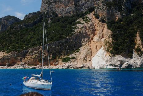 sardynia-zatoka-orosei-piekensardynskieplaze-rezerwacja-rejsow