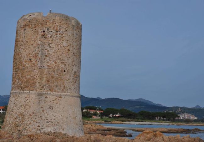 Wieza Aragonska, a w tle Posada